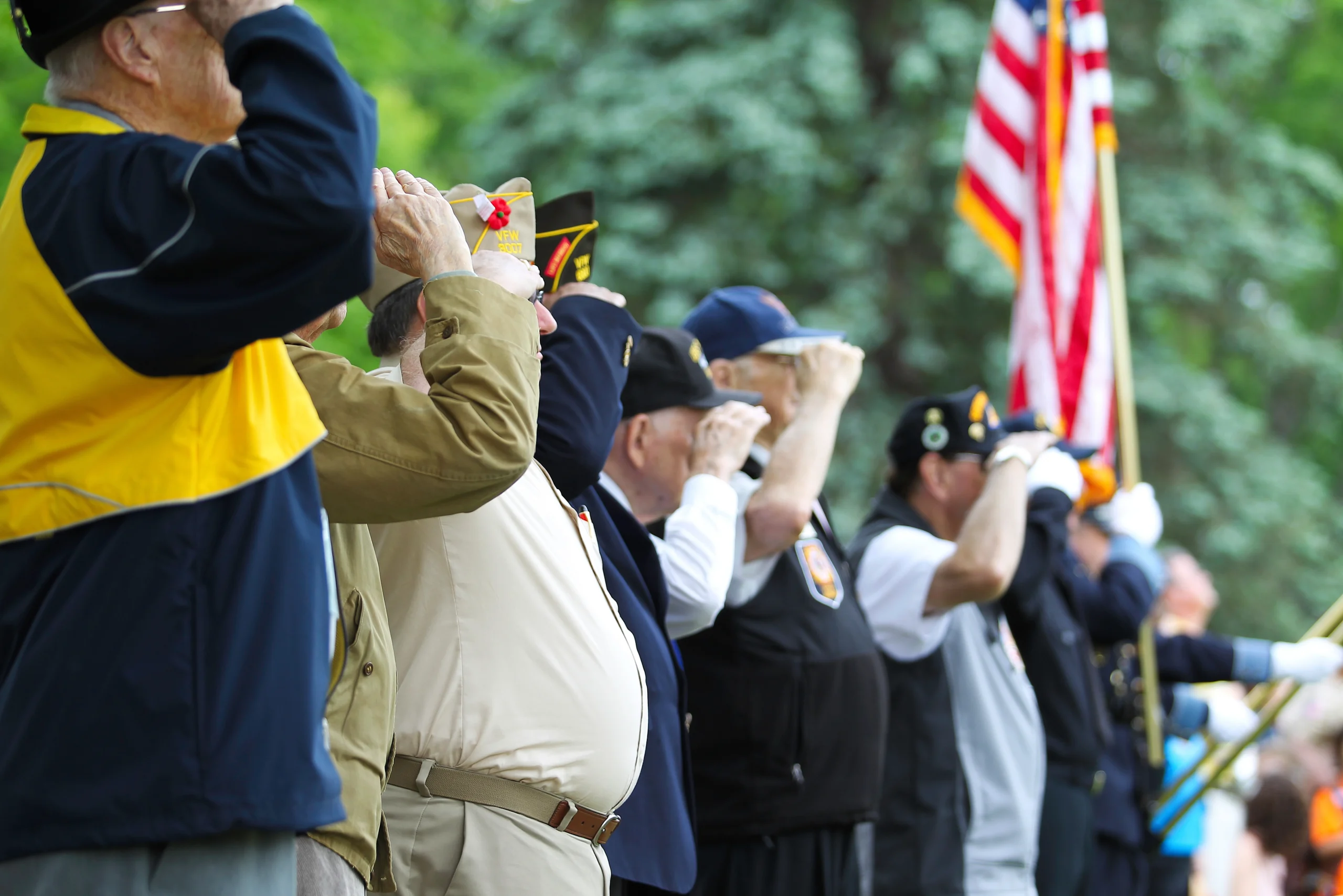 retired veterans soluting teh flag group of men with disability smc benefits